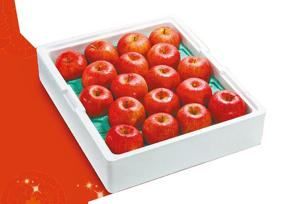 愛買「日本蜜富士蘋果原裝箱16至18入」，2月8日前1190元。（愛買提供）