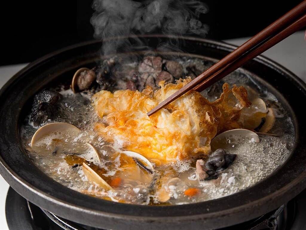 火鍋其實是減醣好幫手，秘訣是掌握湯底、食材4原則。(示意圖/Shutterstock)