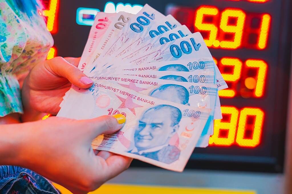 土耳其通膨居高不下，總統卻逆勢降息，導致貨幣里拉空前崩跌。（示意圖/達志影像/shutterstock）

