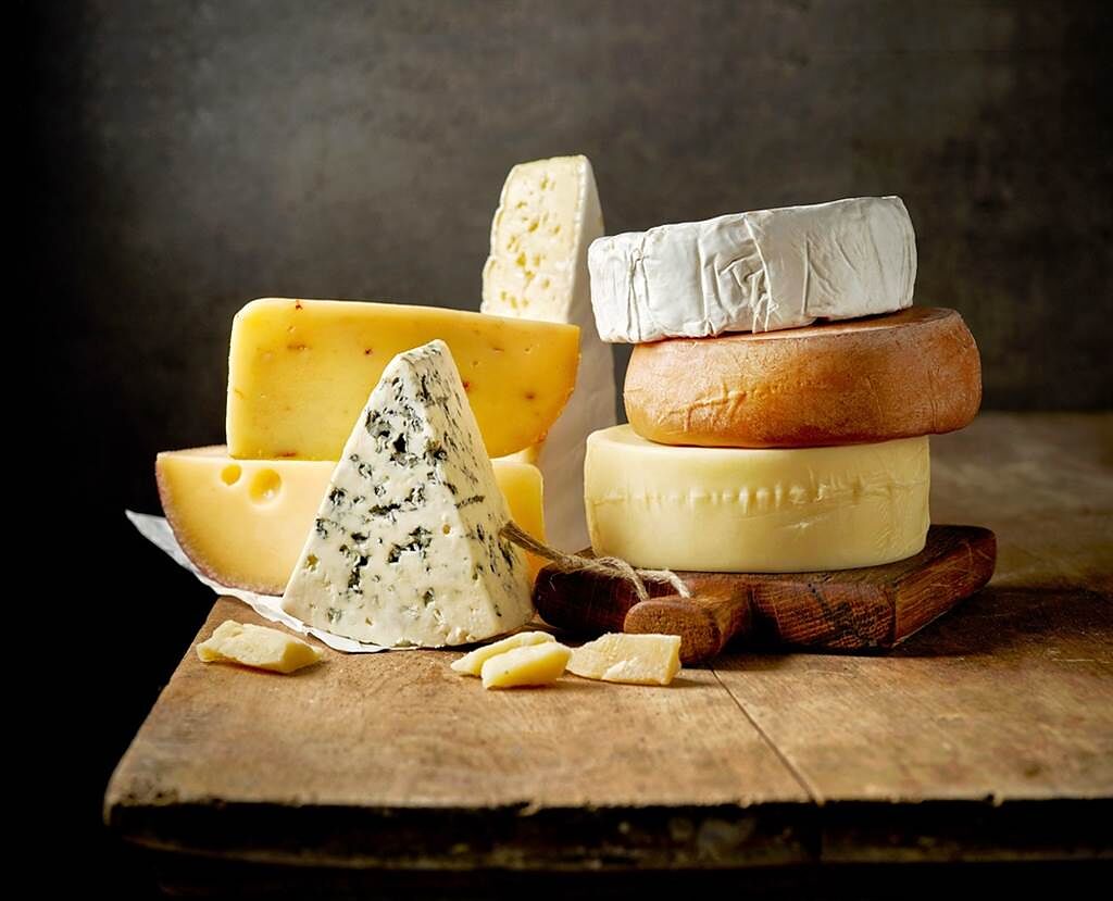 專家點名瑞可塔起司及硬質乳酪是最健康的選擇。（示意圖／shutterstock）