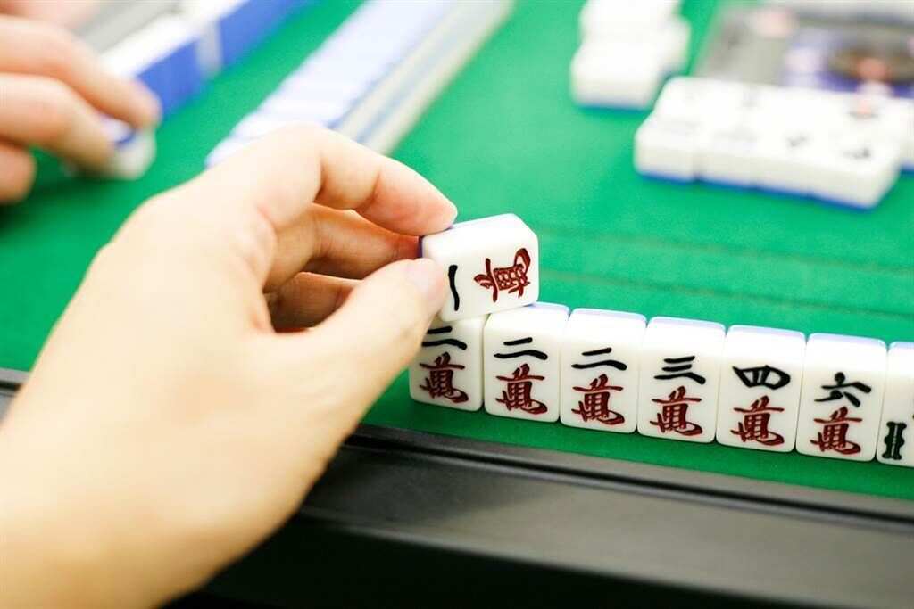 一名男子在賭場打麻將輸錢簽下本票，打官司主張「賭債非債」勝訴。（示意圖／Shutterstock）
