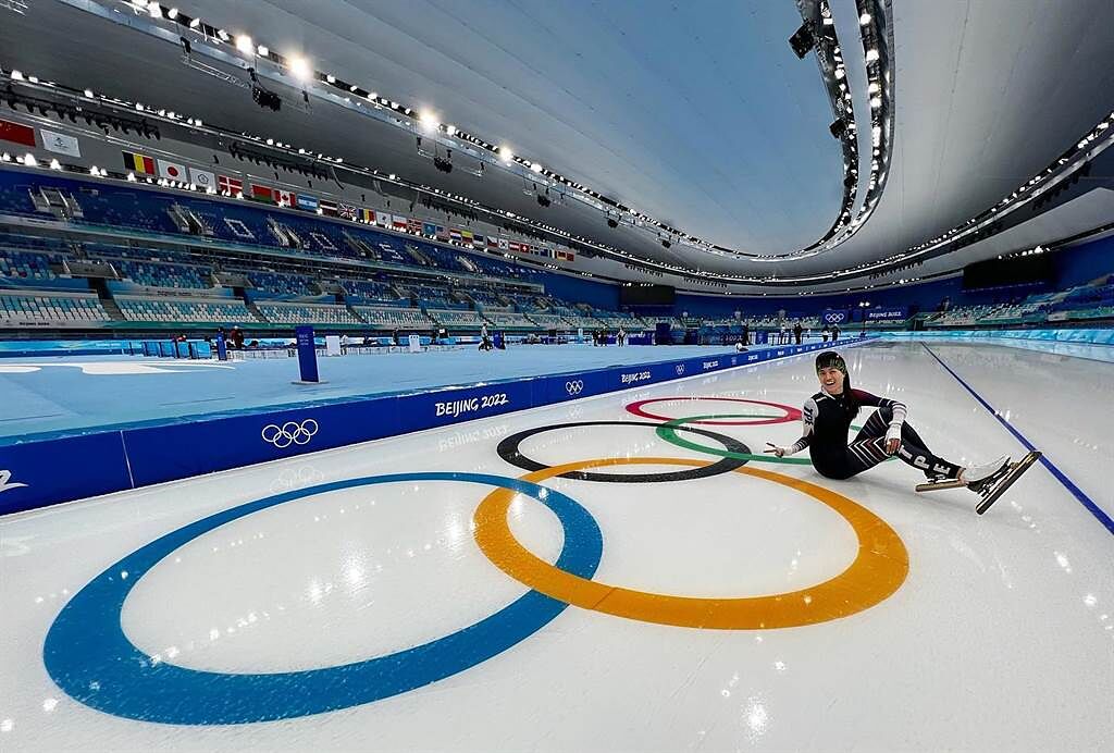 中華代表團由競速滑冰選手黃郁婷擔任北京冬奧開幕式掌旗官。（摘自黃郁婷臉書）
