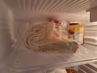 金針菇放冰箱暴風長大！驚人照片曝光 網驚：能吃嗎