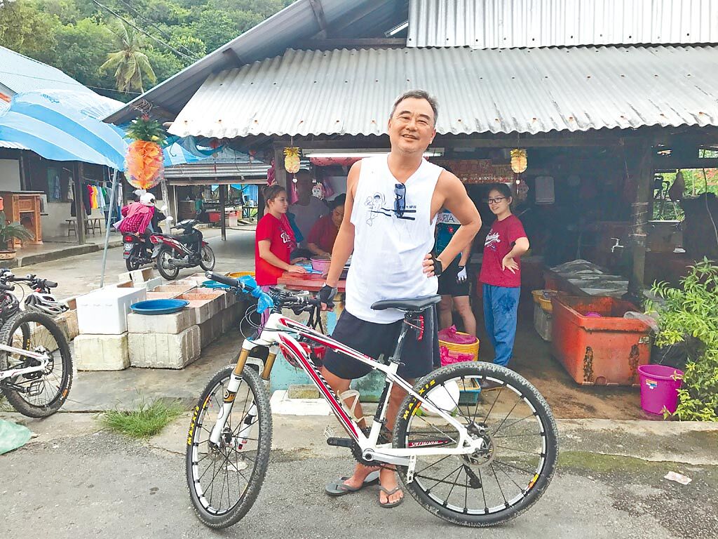 陳昇熱愛腳踏車騎行，不僅運動強身也看遍世界美景。（新樂園製作提供）