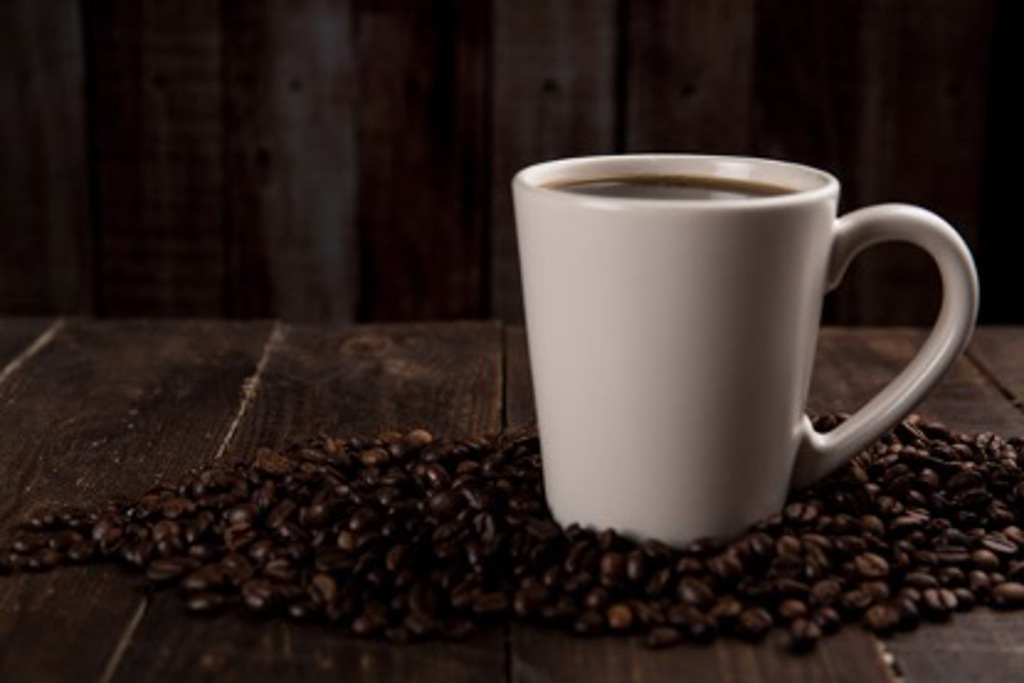 將喝咖啡的習慣改為溫水對身體較好。（示意圖/取自Pexels）