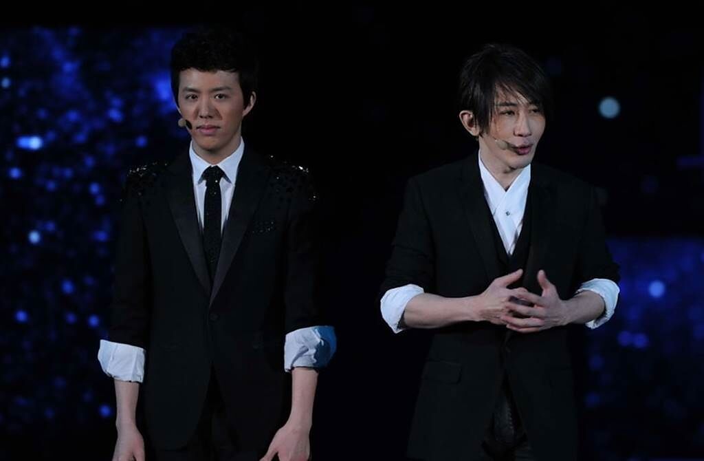 劉謙2013年和李雲迪同台，卻因為一句「找力宏」玩笑話，6年沒登上春晚舞台。(圖／取自微博)