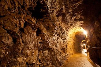 峽谷藏500年前地下堡壘 洞裡全是機關 走進去就出不來