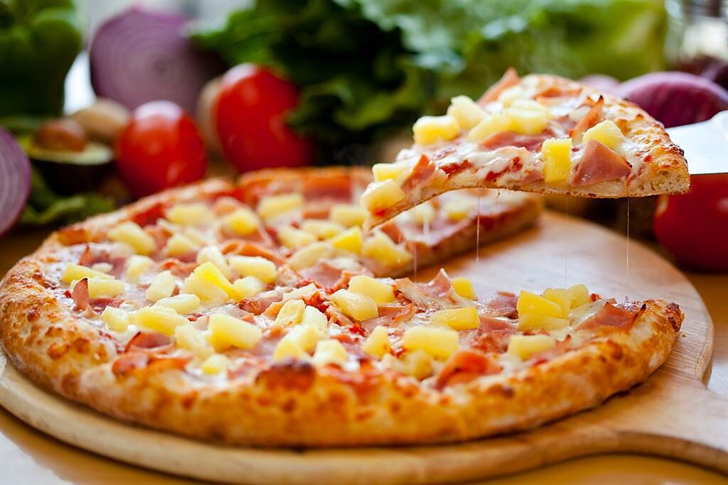 在問卷調查中，「夏威夷披薩」只登上義大利人最反感的義式料理第3名。(示意圖/達志影像)
