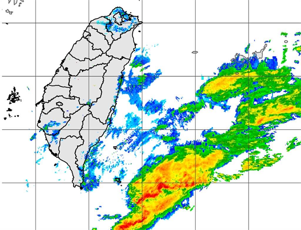 東部水氣偏多，氣象局針對台東（綠島、蘭嶼）發布大雨特報。（中央氣象局提供）