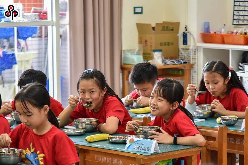 教育部表示，學校營養午餐將優先採用在地農業產品。（本報資料照片）
