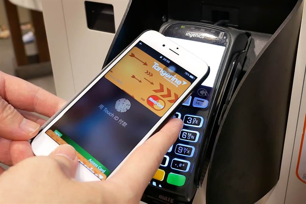 未來商家使用iPhone手機就能完成感應付費。（示意圖／shutterstock）