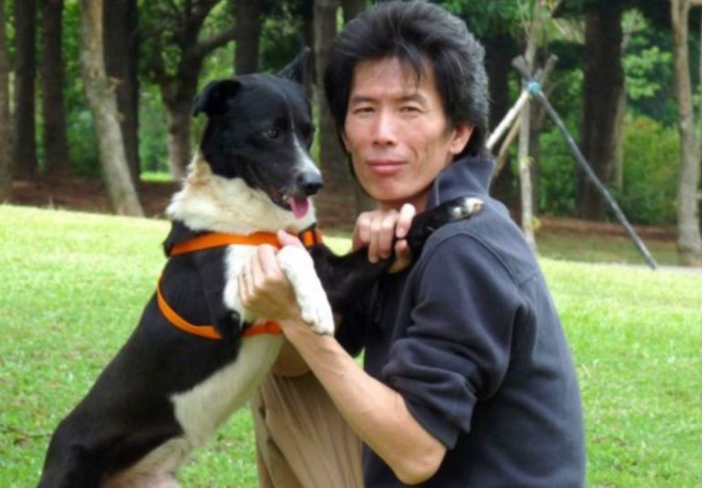 王丰三年前自華航退休，專心救援流浪狗。（圖／翻攝自王丰臉書）