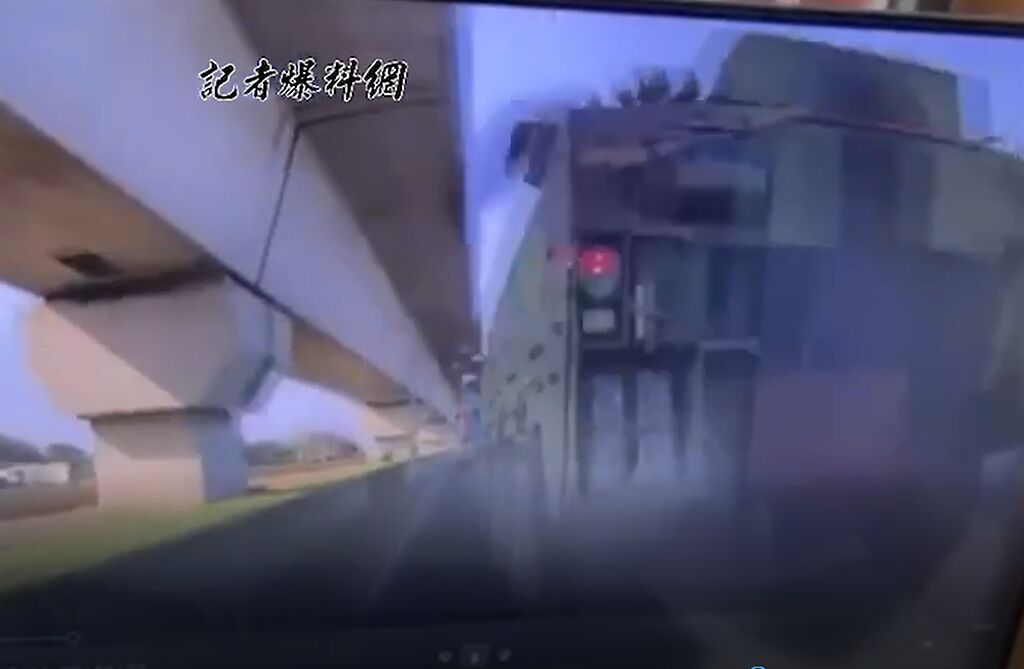 真相影片曝光！雲豹甲車擊落「瑞典坦克」 竟是它瞬間鬼之左切。(翻攝自記者爆料網)
