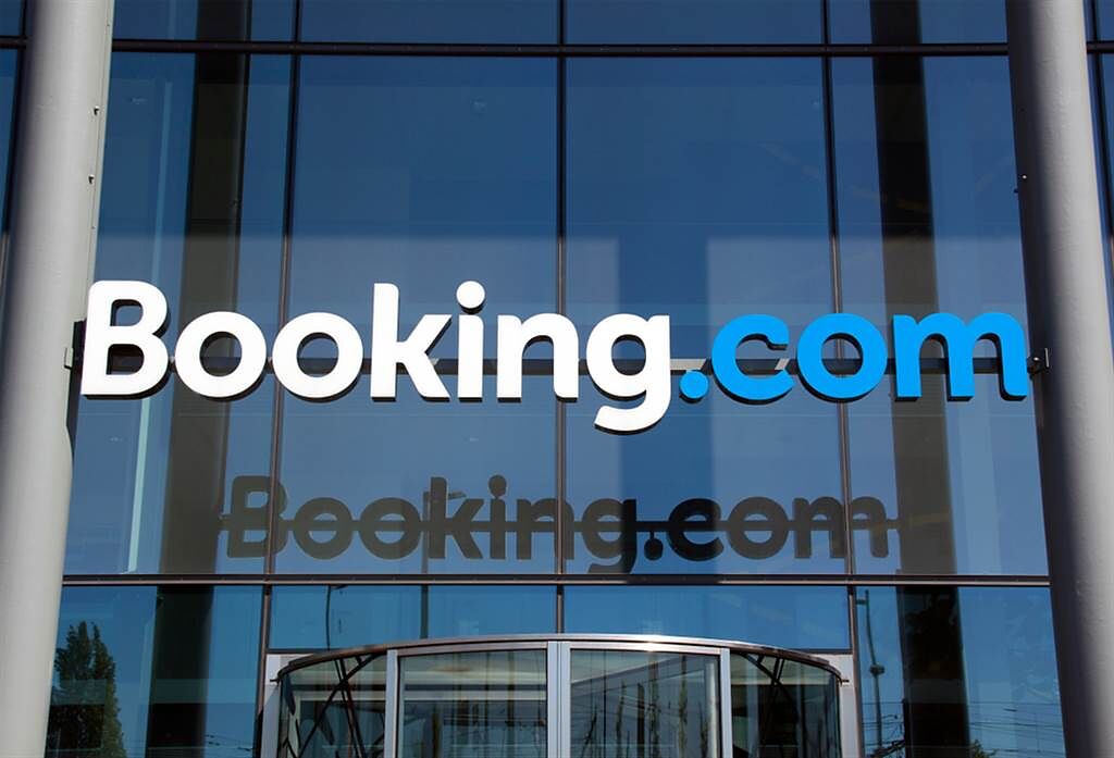 Booking.com執行長透過影片宣布縮編，轉移2700名員工。（圖／shutterstock）