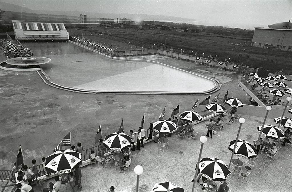 大同水上樂園開幕，內有可容納千人的海灘式潮波游泳池。（資料照／中時攝影組）