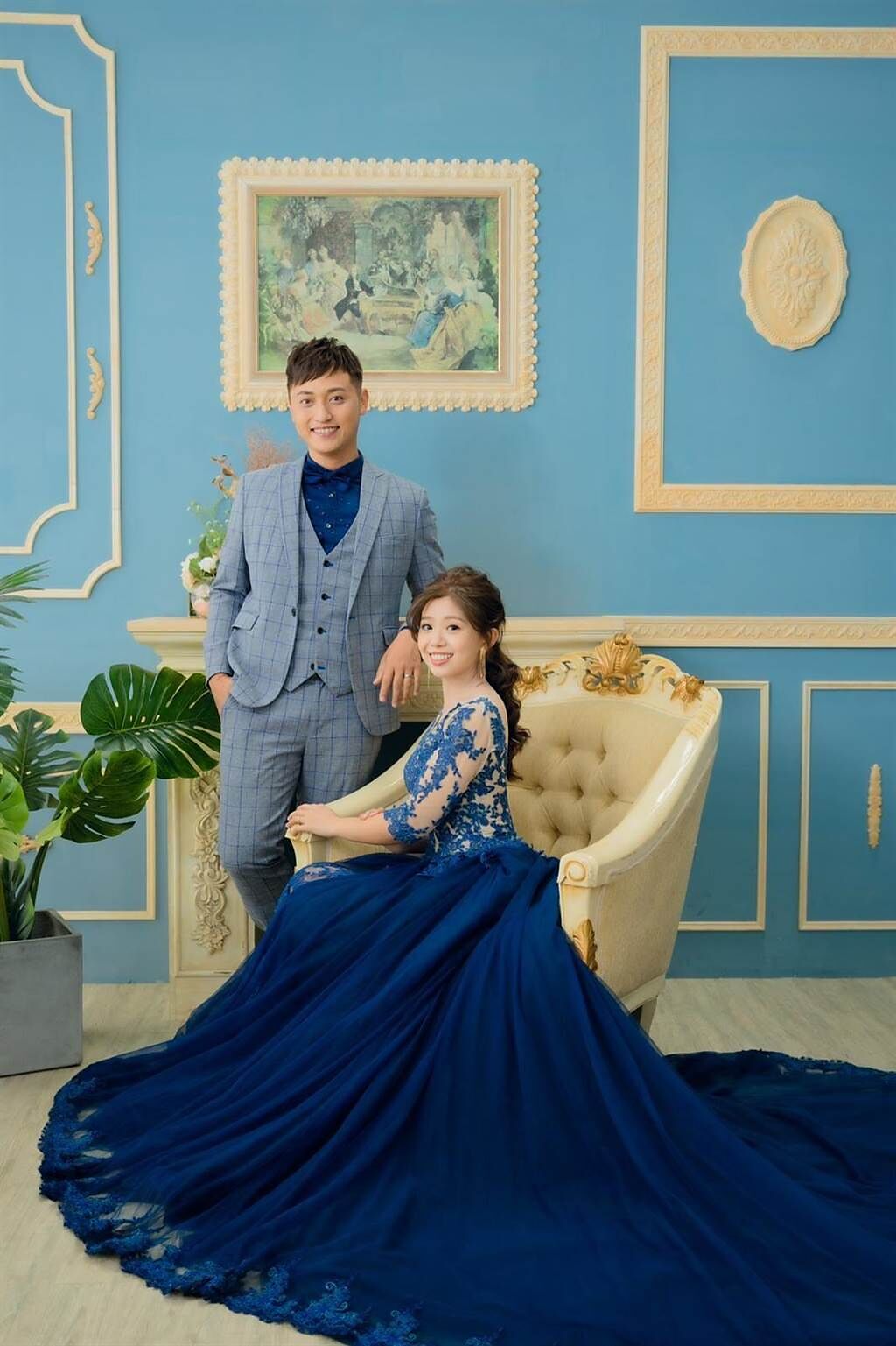 包偉銘的兒子包庭政（左）與老婆元元日前開心拍攝婚紗照。（翰森娛樂提供）