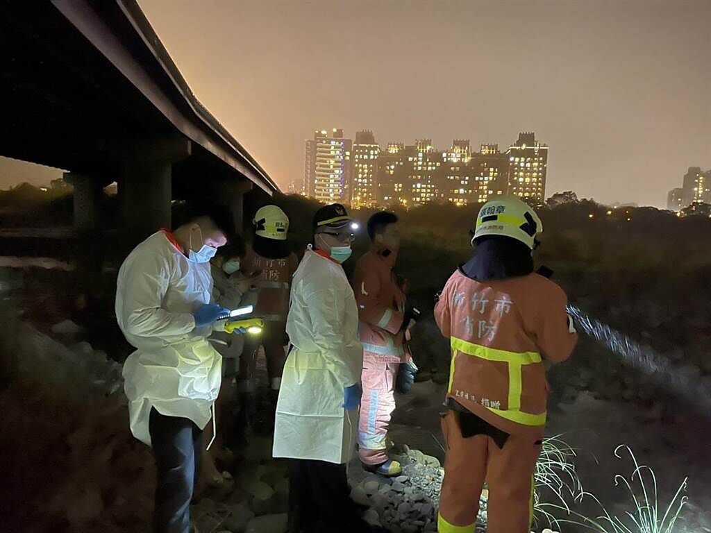新竹市1名10歲男童18日晚間於頭前溪新竹市一端落水，約9點46分許尋獲，到院前無呼吸、心跳。（翻攝照片）