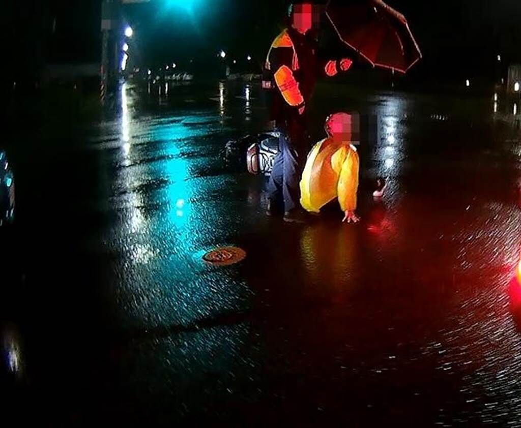 低溫加下雨，嘉義市區車禍「撞況」頻傳。（讀者提供）