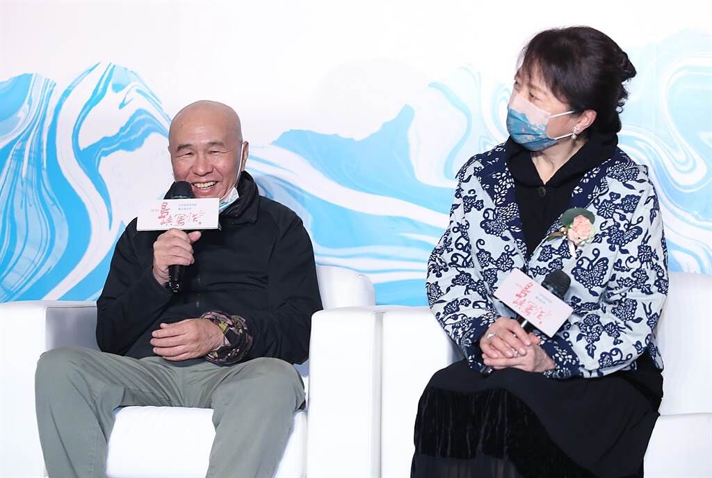 侯孝賢22日出席監製新片《願未央》、《我記得》記者會，氣色極佳。（陳俊吉攝）