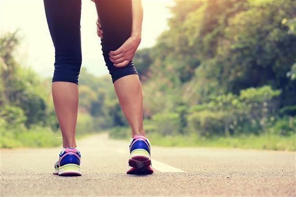 天冷老是腳抽筋 暗藏全身性疾病徵兆別輕忽。(示意圖/Shutterstock)