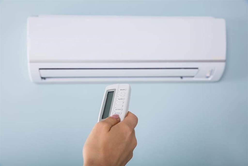 網友認為冷暖空調、除濕機等家電，最適合濕冷天氣使用。（示意圖／Shutterstock）