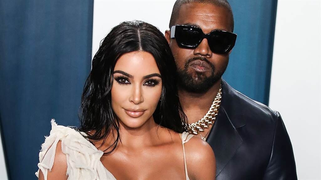 肯伊威斯特（Kanye West)與金卡戴珊（Kim Kardashian）正式離婚後便公開與辣模的戀情。（圖／達志影像）