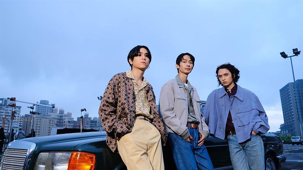 嘟嘟（左起）、黃河、AJ合作新歌〈City Boy〉MV。（avex愛貝克思提供）