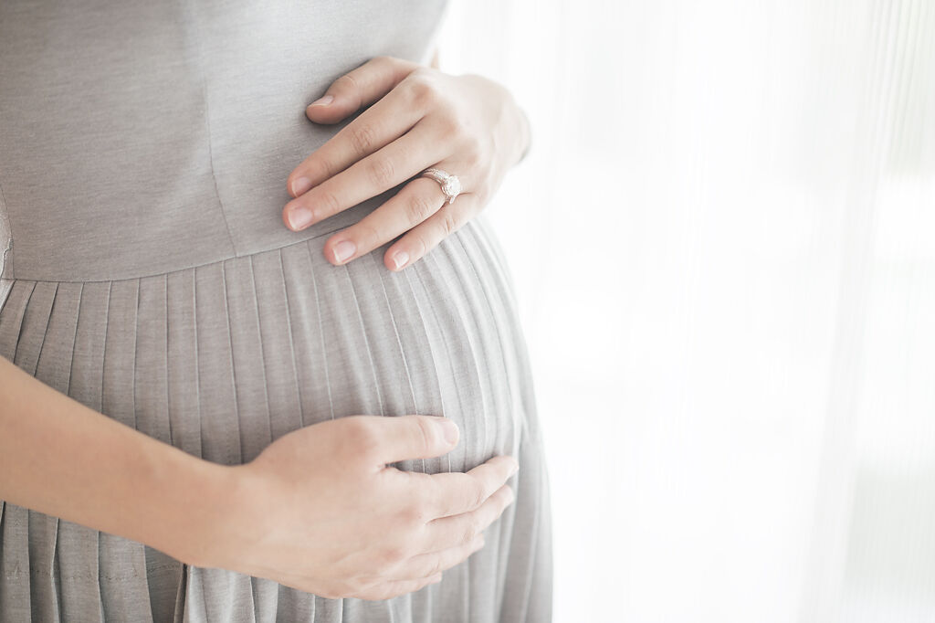 一名女子懷孕3個月，被男友以自己是家中獨子為由，要求墮胎，令她心灰意冷。（圖／示意圖，達志影像）