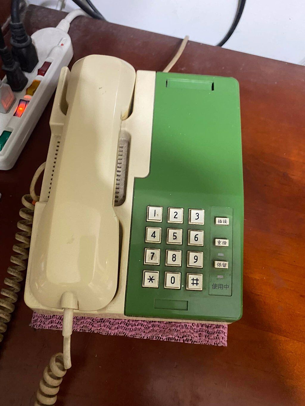 女網友分享超狂復古電話，用36年都沒有壞掉，引起熱議。（圖／翻攝自爆廢公社公開版）