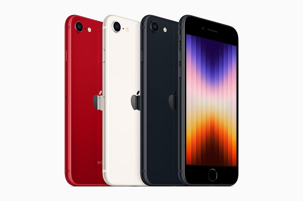 全新的iPhone SE將推出64GB、128GB和256GB的3種規格，共午夜色、星光色和 (PRODUCT)RED 3色，定價1萬3900元起，周五（11日）晚上9點起開放預購、18日起正式上市。（蘋果官網）