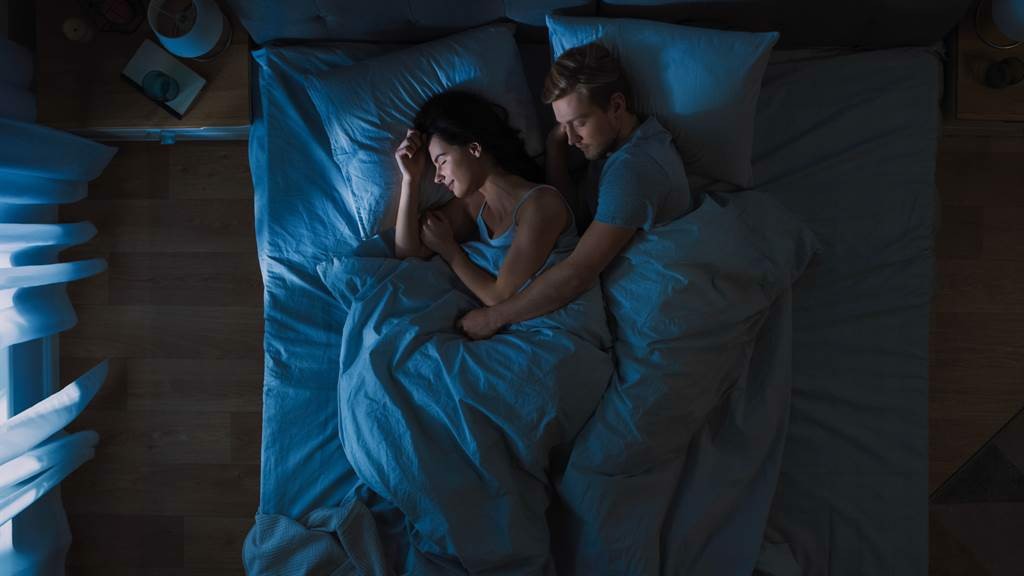 情侶及夫妻在睡覺時，都會有一些共同的習慣。(示意圖/取自達志影像)