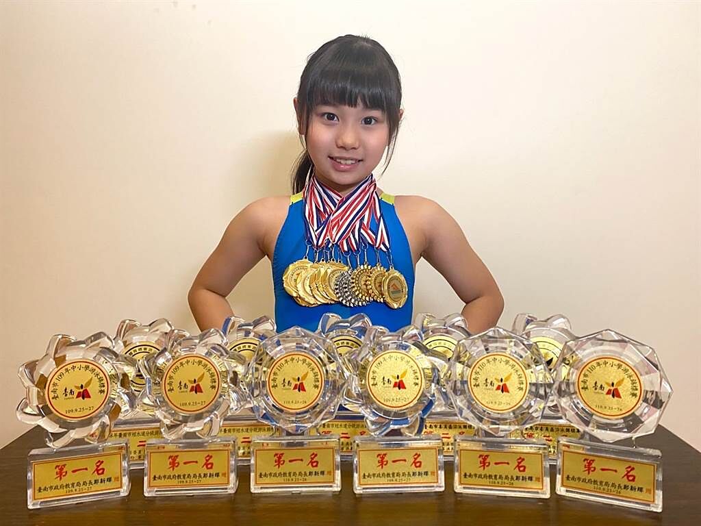 何康妮去年在全國游泳賽事囊括6項冠軍，被稱為天才少女，她夢想有朝一日在奧運會上奪金，為台灣爭光。（程炳璋攝）