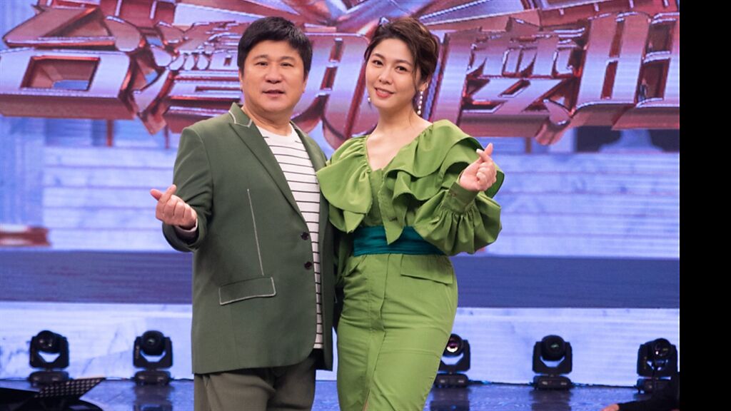 綜藝天王胡瓜（左起）、白家綺在節目上分享家庭趣事。（民視提供）