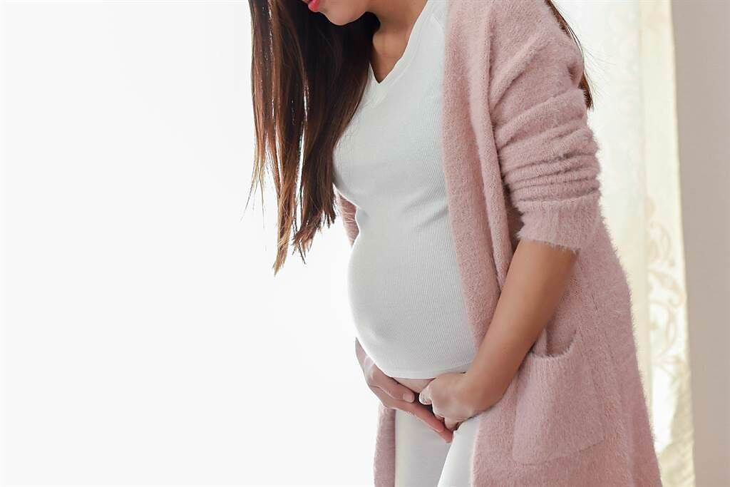 1名女網友懷孕39週時告訴老公想過母親節，老公卻回「妳又不是我媽」？（示意圖/Shutterstock提供）