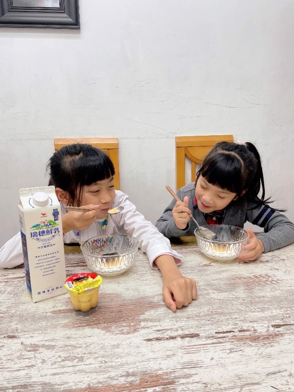 瑞穗鮮乳和統一布丁的問卷祭出了四種布丁鮮奶食譜，成為最簡單又美味的孩童下午茶。/瑞穗鮮乳提供