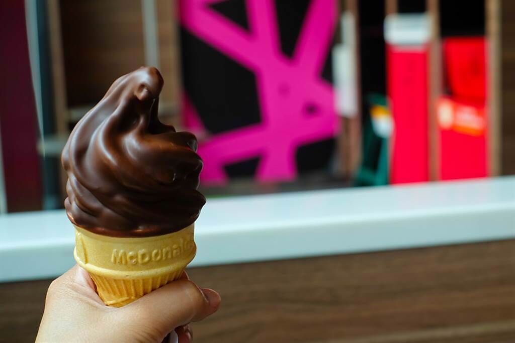 麥當勞冰心雪糕突然不賣了，公告4字引網熱議。（圖／Shutterstock）
