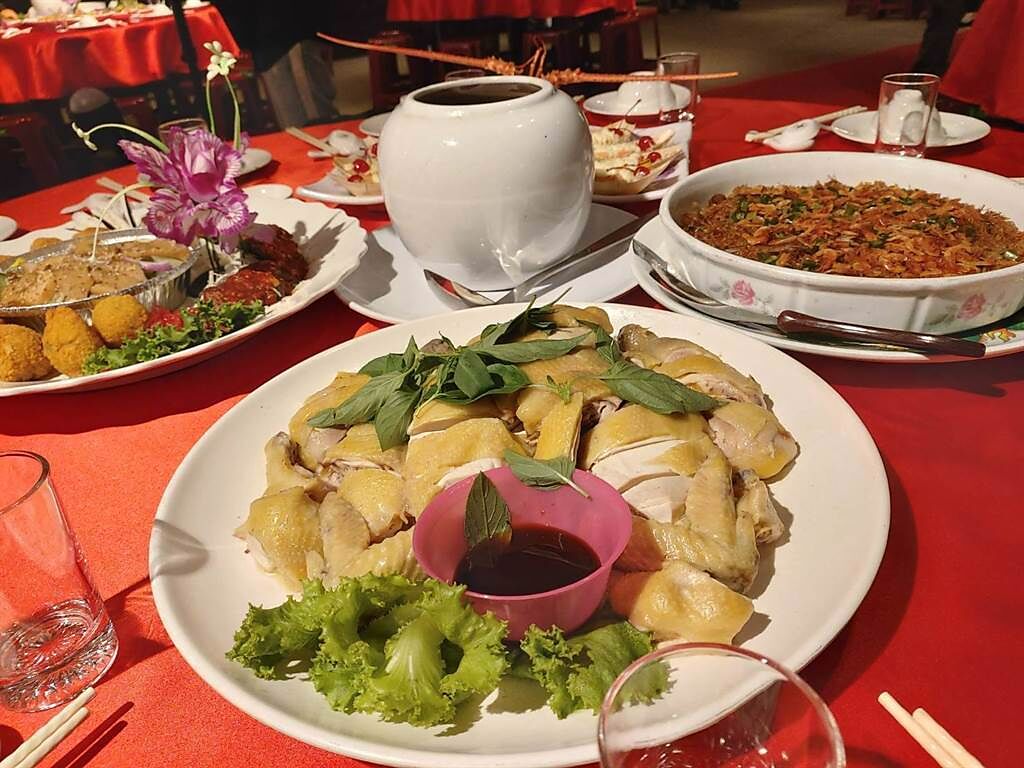 流水席是台灣特有的宴客文化，不少人吃飽後會將剩餘的料理打包帶走，避免浪費。（示意圖／資料照）
