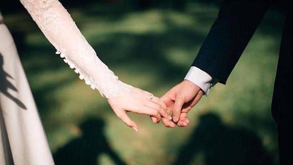 一名男子藉婚友社媒合，認識十天便登記結婚。（示意圖／翻攝pixabay）