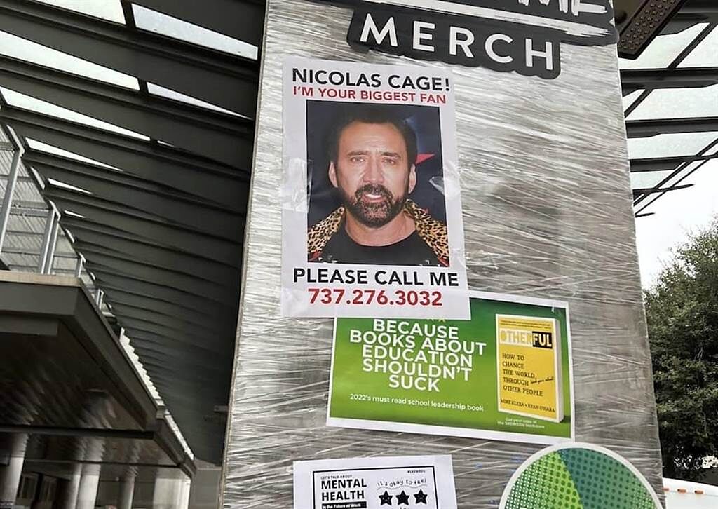 尼可拉斯凱吉某位鐵粉在西南偏南電影節四處張貼了有著尼可拉斯凱吉照片及自己電話號碼的傳單。（車庫娛樂提供）
