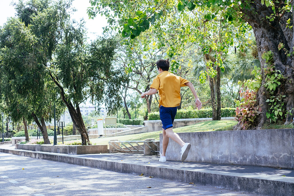 印度一名19歲少年每天下班都會跑10公里回家，只為了鍛鍊體魄以便未來加入軍隊。(示意圖/達志影像)