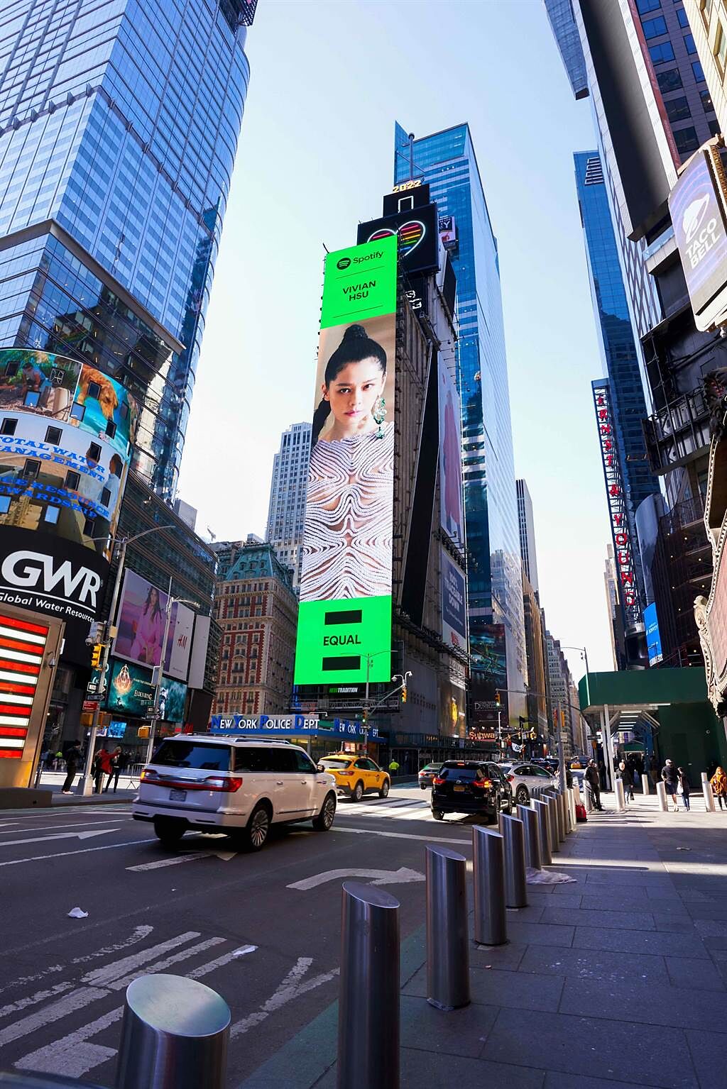 徐若瑄登上紐約時代廣場的巨型LED螢幕。（索尼唱片提供）