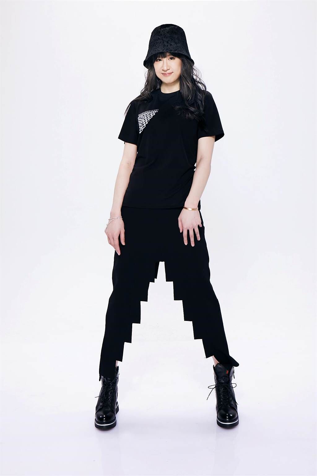 田心蕾將於4月推出數位專輯《黑彩虹》。（瑞田音樂提供）