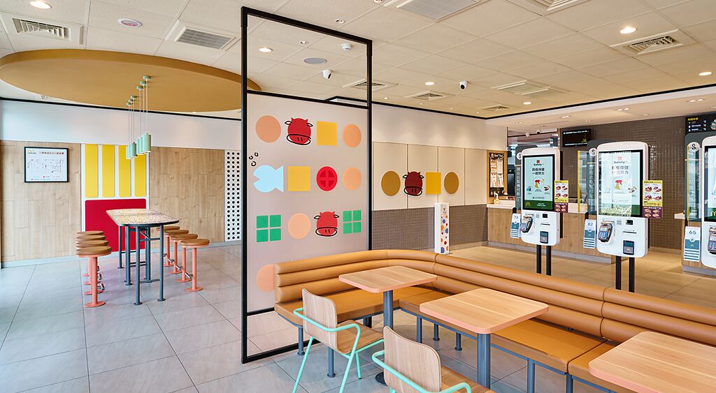 麥當勞把食材融入室內設計，深受親子客歡迎。（麥當勞提供）