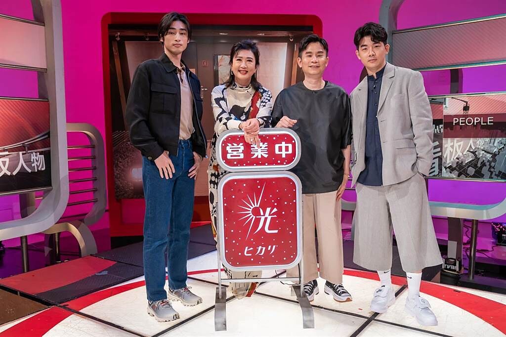 杜政哲（左起）、章廣辰與胡瑋杰大爆《華燈初上》拍攝內幕。（TVBS提供）