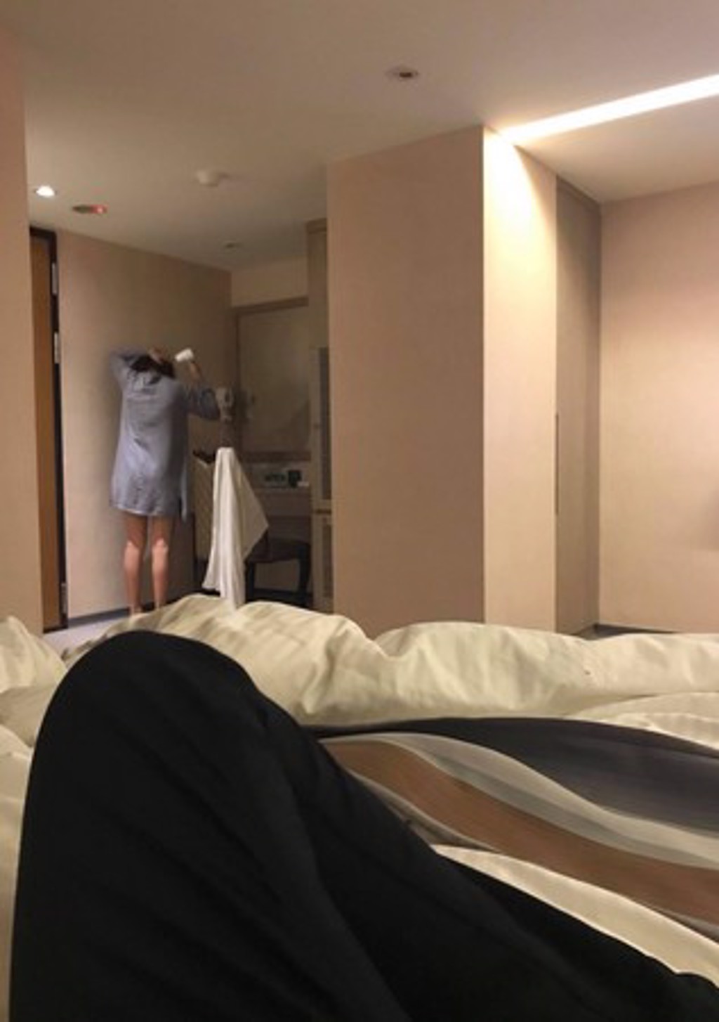 網友分享一名正妹主動邀約他床上激戰的經過。(圖/翻攝自「爆廢公社二館」)
