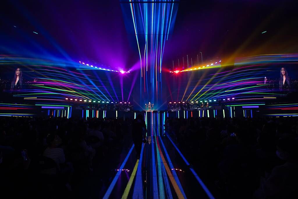 阿妹今晚獻聲力挺同志，場館LED佈滿彩虹燈光。（聲動娛樂提供）。（聲動娛樂提供）
