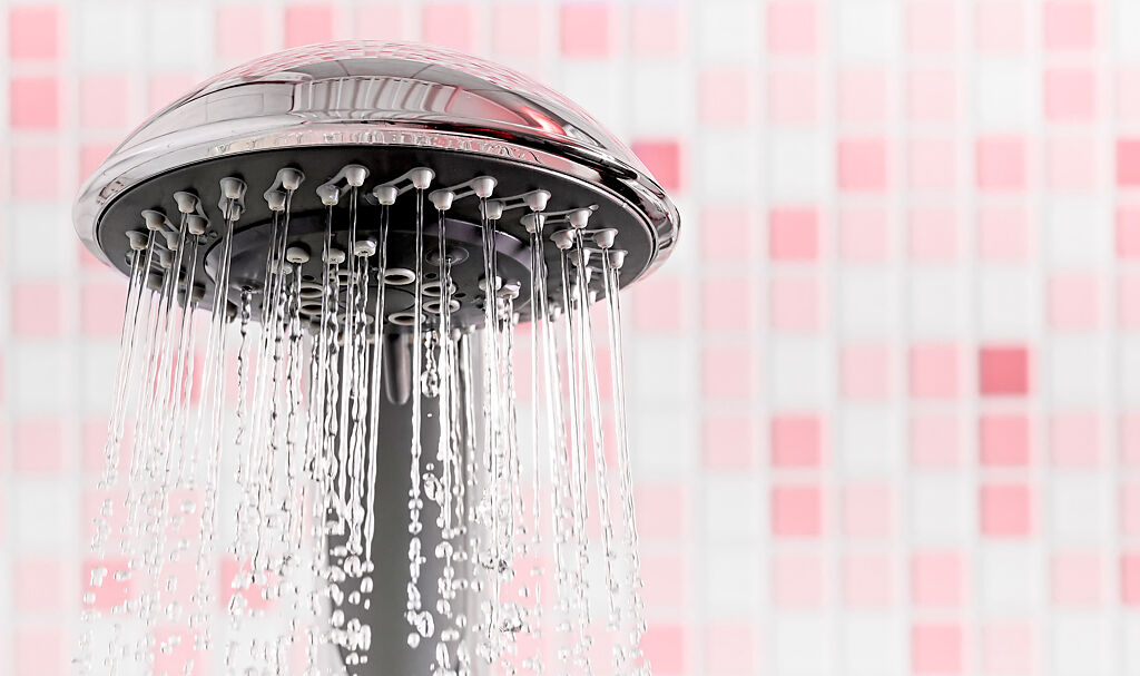 洗熱水澡竟洗到抽搐！ 「卓飛症候群」遇熱就癲癇。(示意圖/Shutterstock)