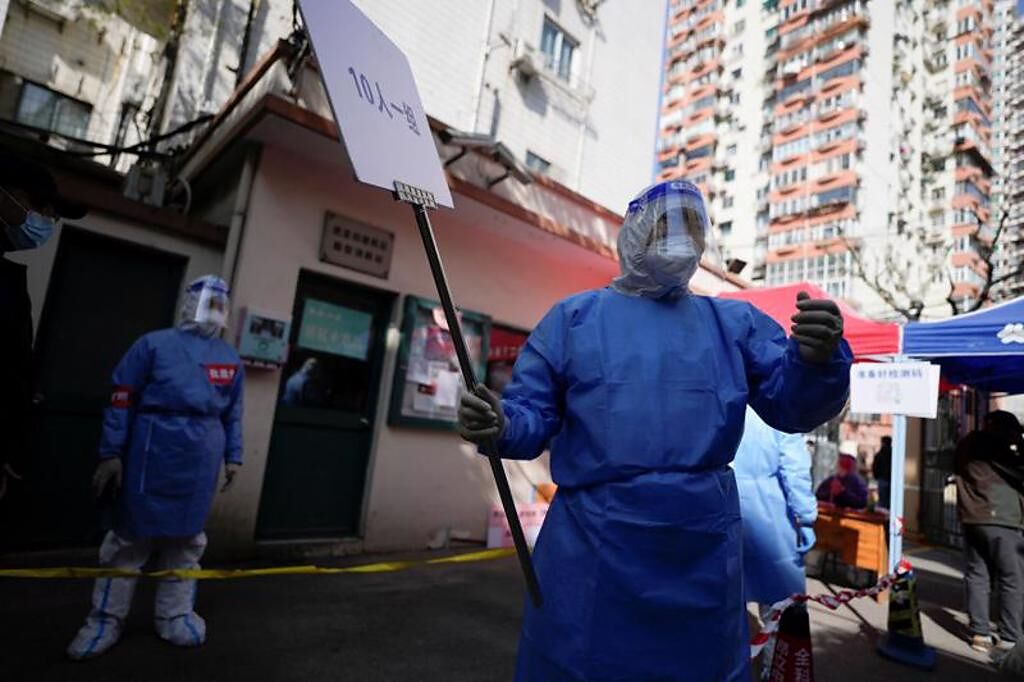 上海疫情出現擴大趨勢，當局加強管控力道。（圖／路透社）
