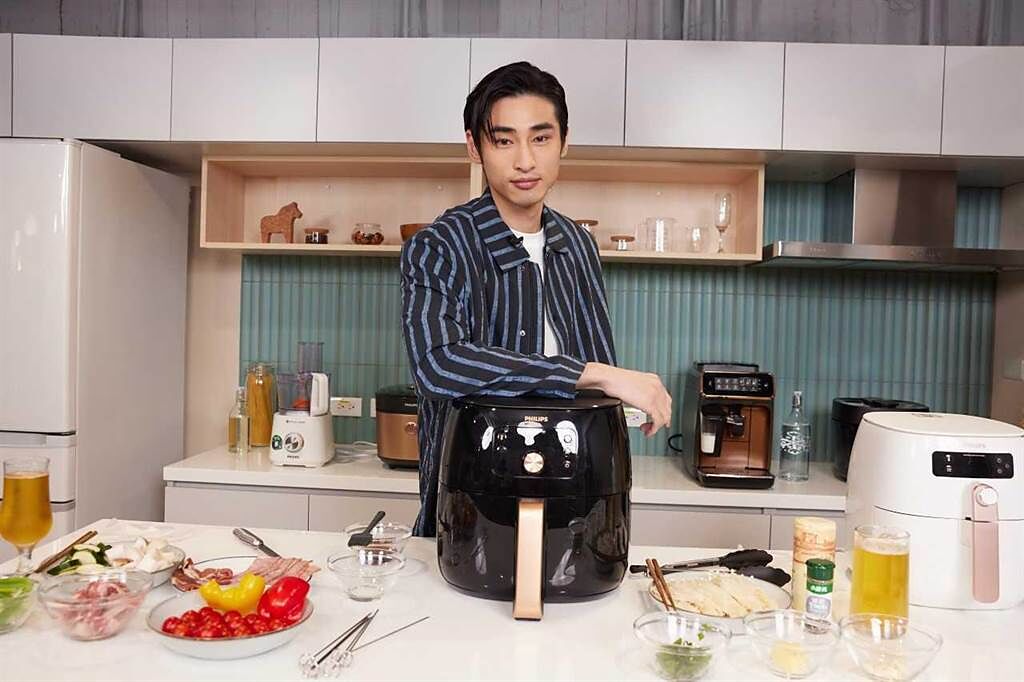 章廣辰表示會做家事，但廚藝只限於電鍋料理。（台灣飛利浦提供）