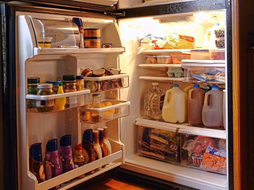 女怨家中大容量冰箱太小望買掀蓋式冰櫃。(圖/翻攝自幸福空間)